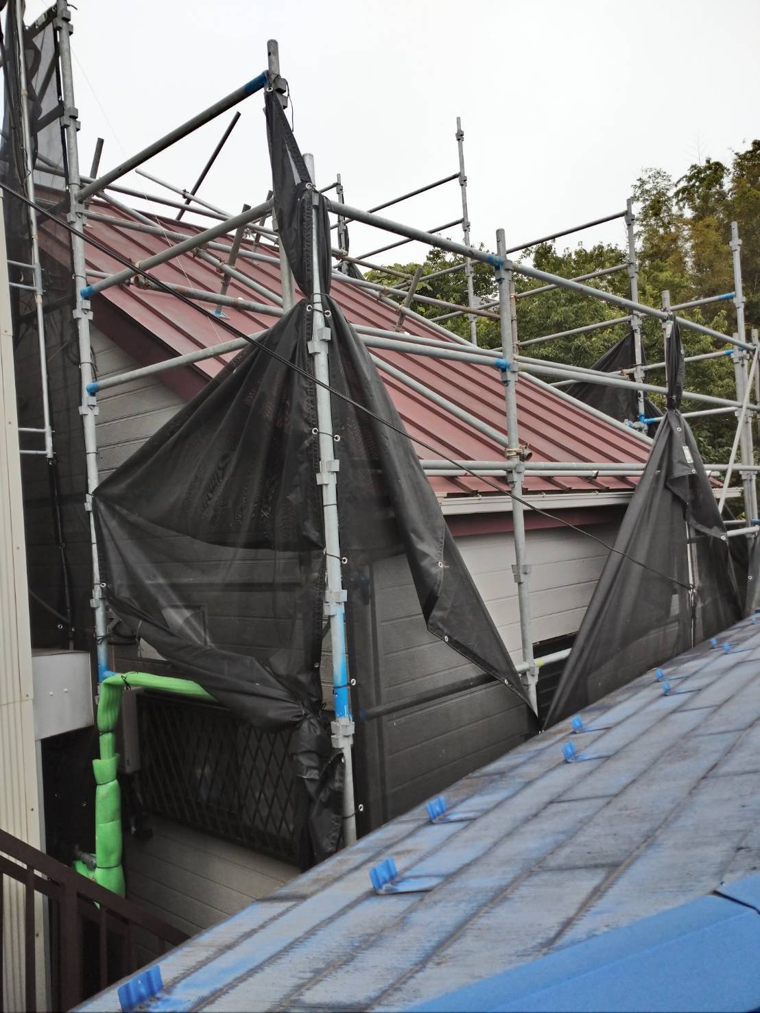 神奈川県横浜市 足場工事施工事例 屋根足場 屋根塗装